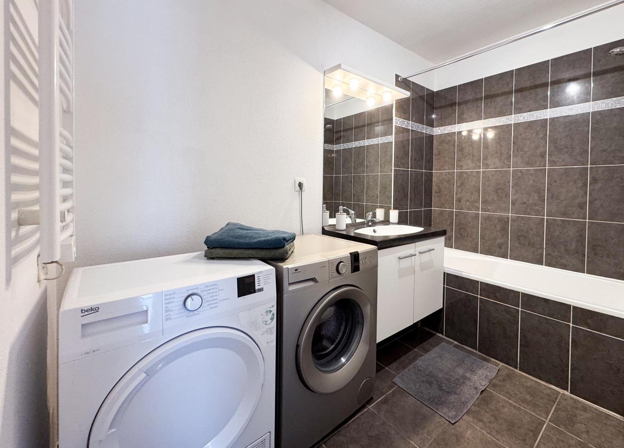 Bel Appartement Climatise & Parking 佩皮尼昂 外观 照片